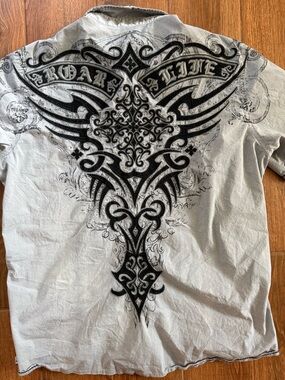 Vintage Roar Light Gray Short-Sleeve Button with Bold Black Tribal Back - 3XL